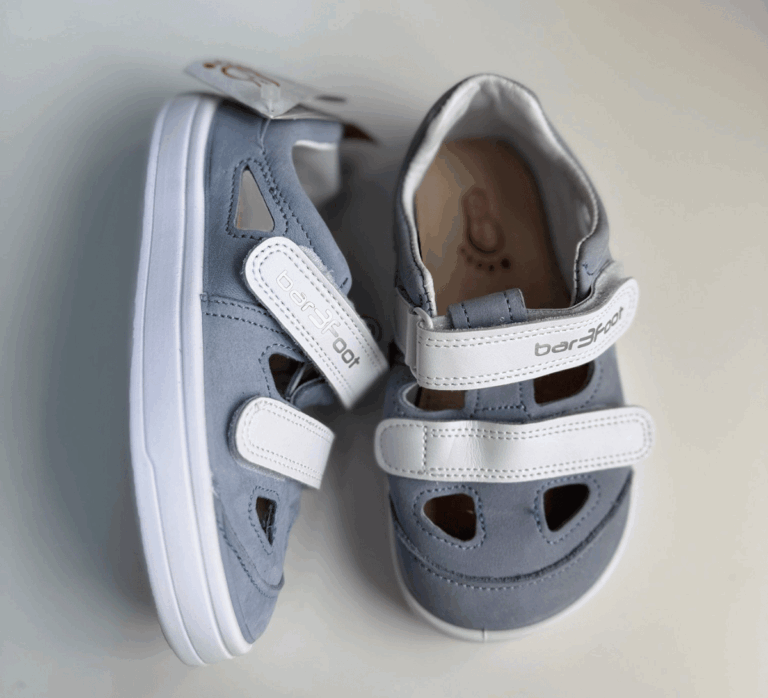 Lekkie sandały barefoot Bar3foot 4BC25/3 na tle przyrody – idealne na lato