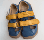 Minimalistyczne sandały barefoot Bar3foot Smile – zbliżenie na zapięcie